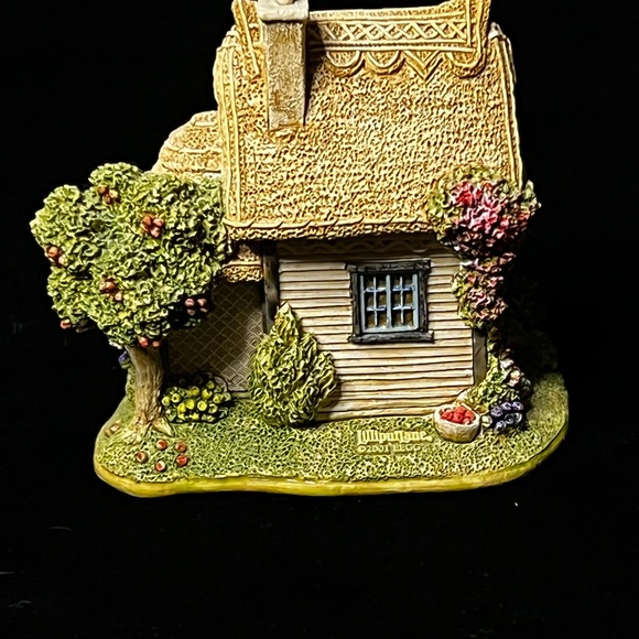 Lilliput Lane | The Tooth Fairy | England Collection - Picture 12 of 16